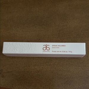 Arbonne Speak Volumes Mascara - White and Gold
